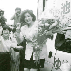 小池百合子,都知事,若い頃,画像,昔,かわいい,松田聖子,マスク,スカーフ,パラリンピック,アナウンサー,キャスター,カイロ,ミニスカ